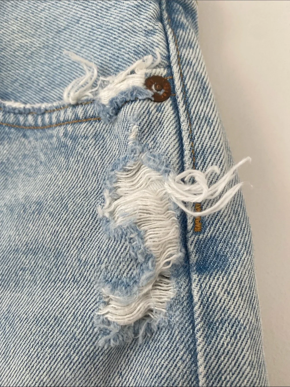 Agolde Light Blue Distressed Denim Cutoff Shorts Sz 29 Coastal Casual Chic